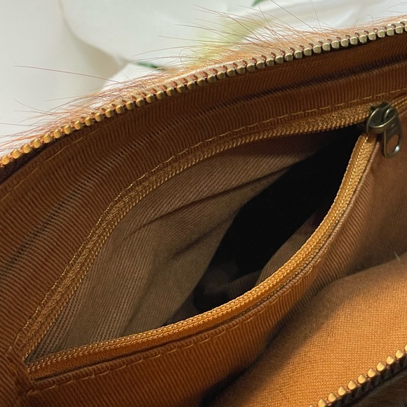 Cosmetic bag, new hair on hide, lined interior, zipper, inside pocket & tassel - Picture 6 of 6